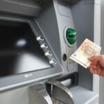 大学生への仕送り三万円